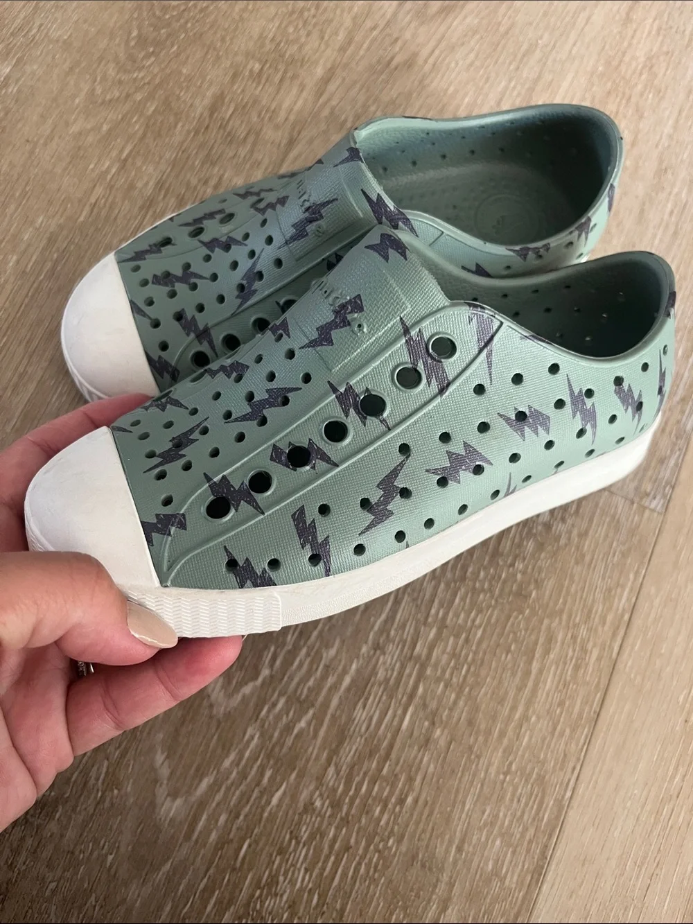 Native Kids Slip-On Sneakers in olive green with grey/Black Lightning Print